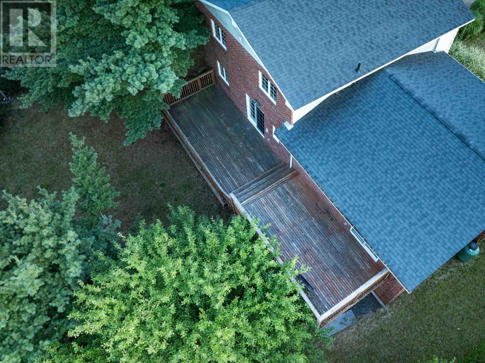 11 Laurentian Drive - 44