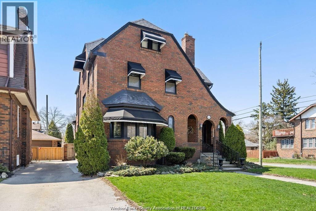 2203 VICTORIA - 1