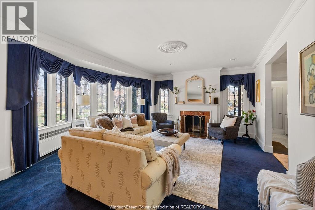 2203 VICTORIA - 15