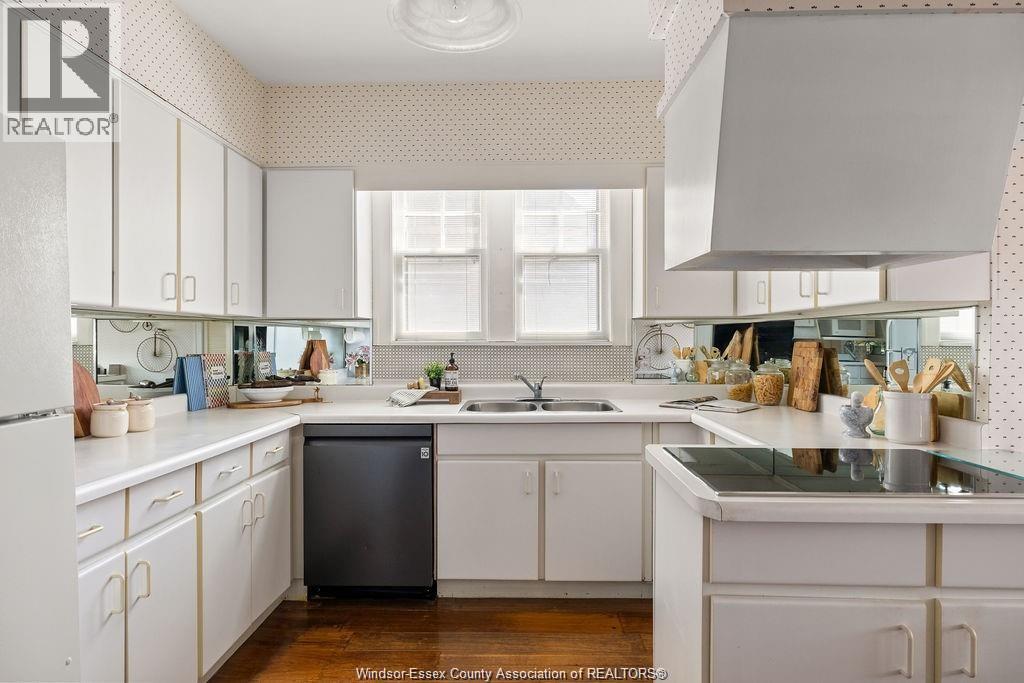 2203 VICTORIA - 22