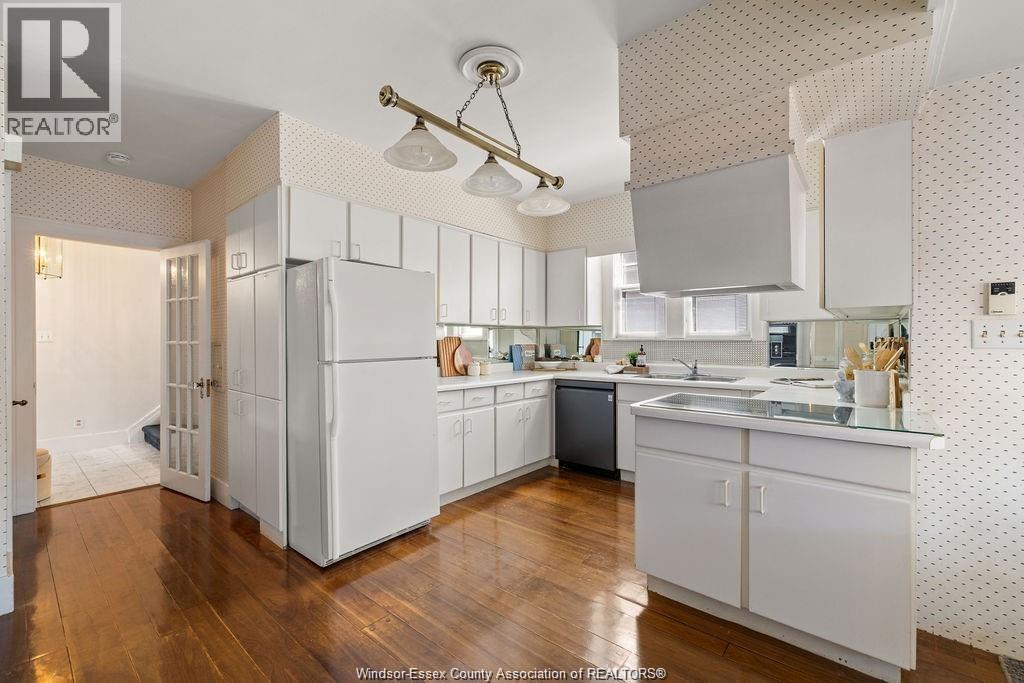 2203 VICTORIA - 21