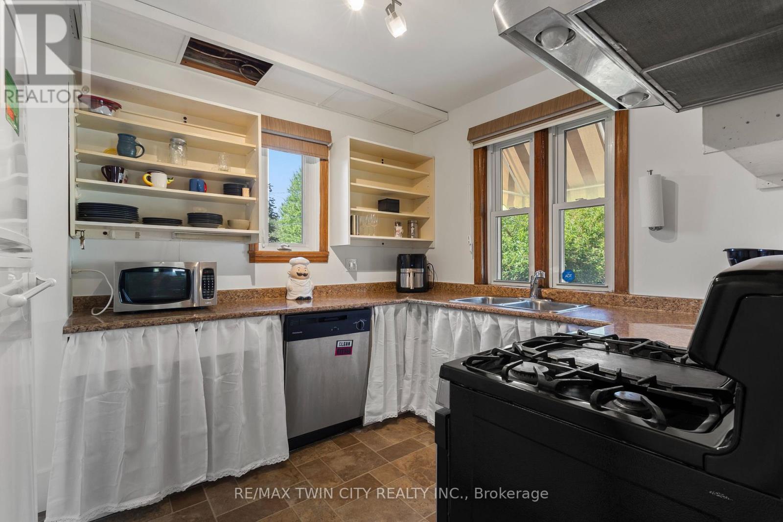 1099 UNION STREET - Image 15