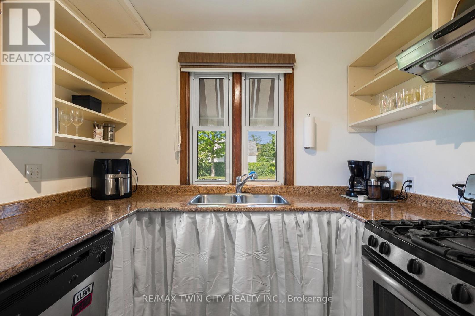 1099 UNION STREET - Image 16