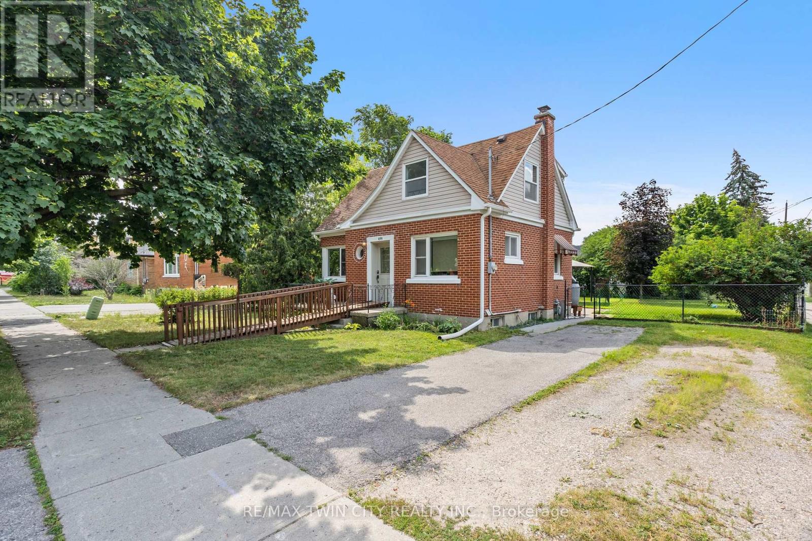 1099 UNION STREET — photo 2