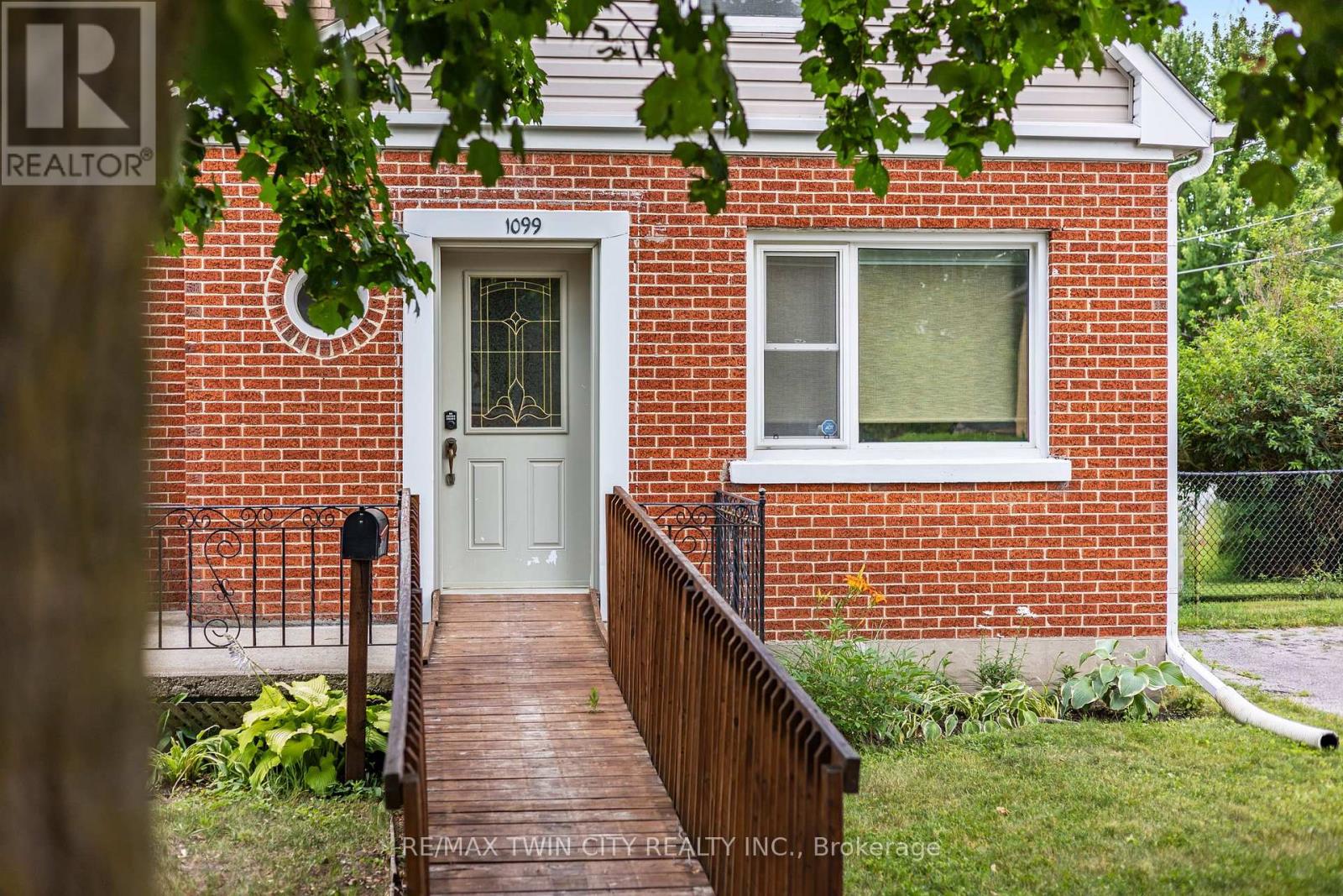 1099 UNION STREET — photo 3