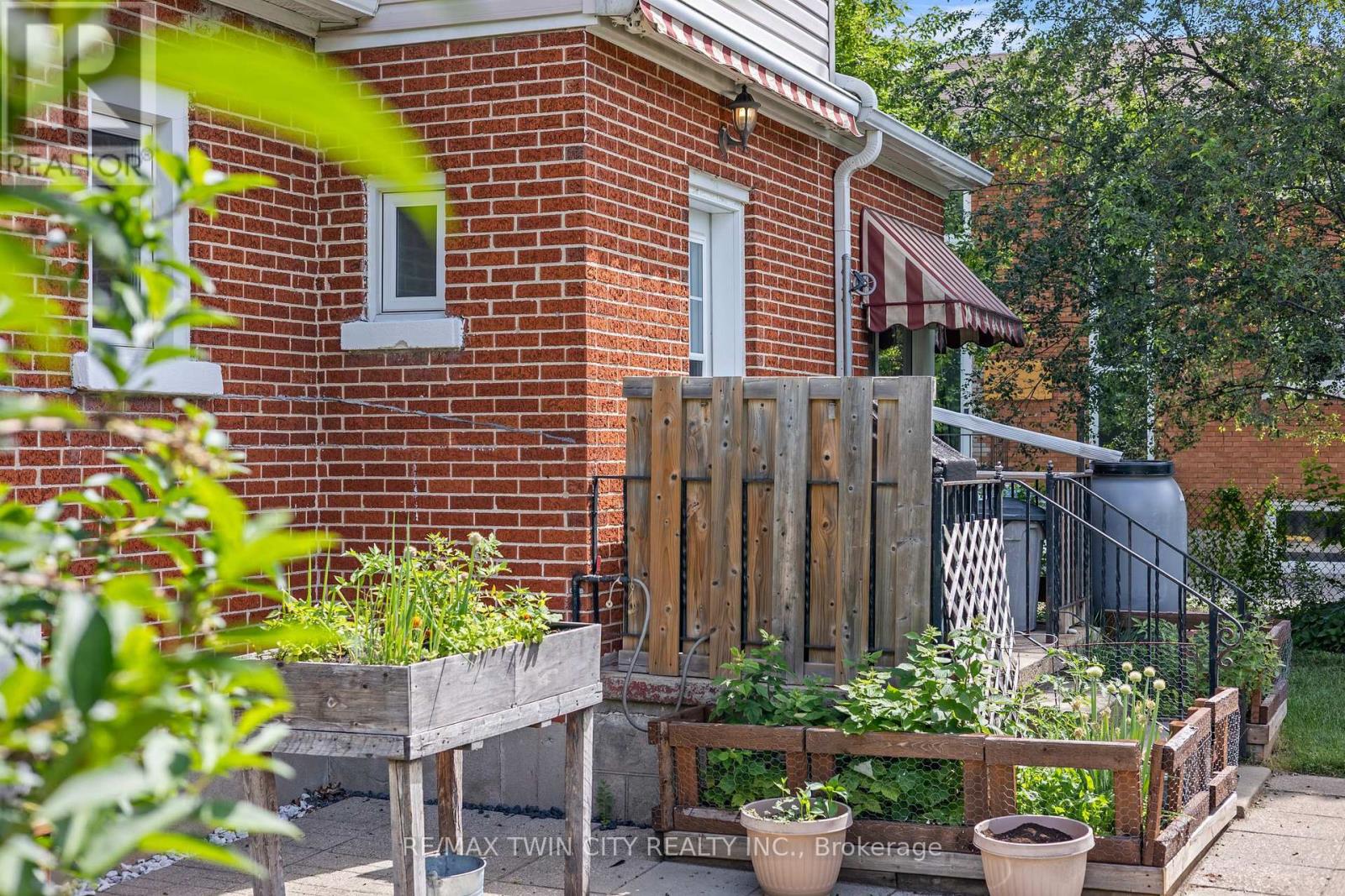 1099 UNION STREET - Image 37