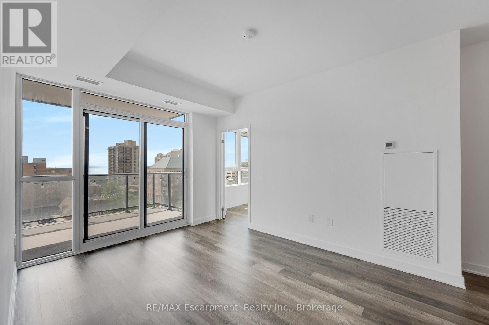 #704 2007 JAMES STREET - Image 11