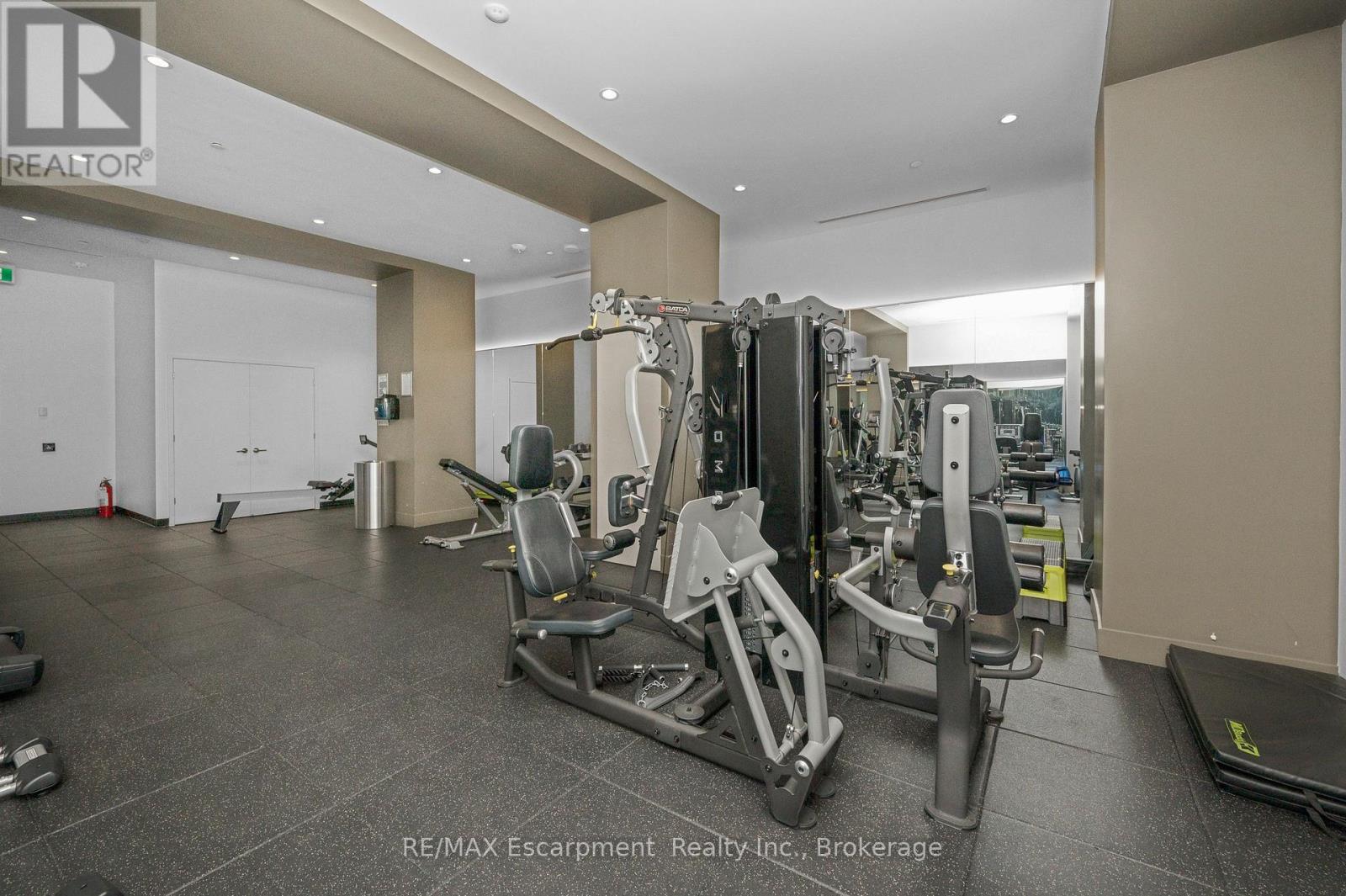 #704 2007 JAMES STREET - Image 31