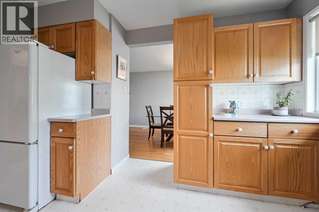 4027 19 Street NW - 10