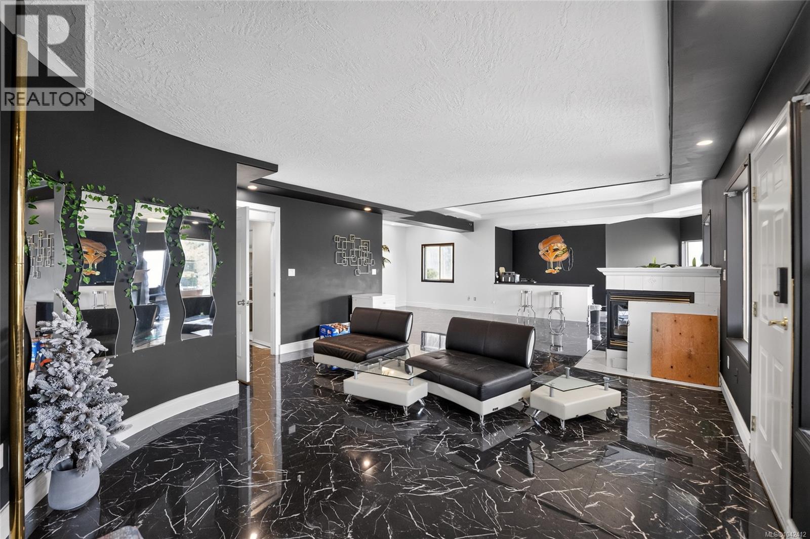 6093 Chippewa Rd - 8