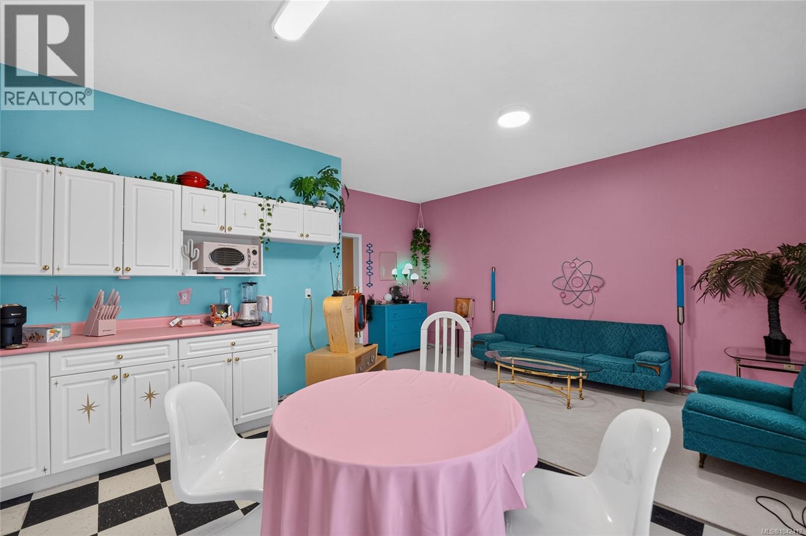 6093 Chippewa Rd - 55