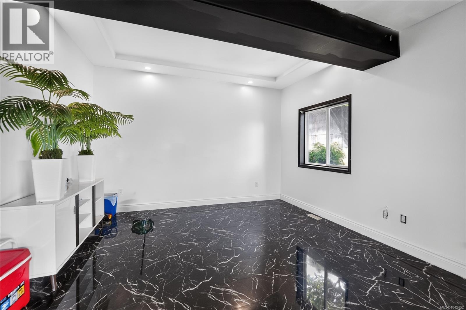 6093 Chippewa Rd - 45