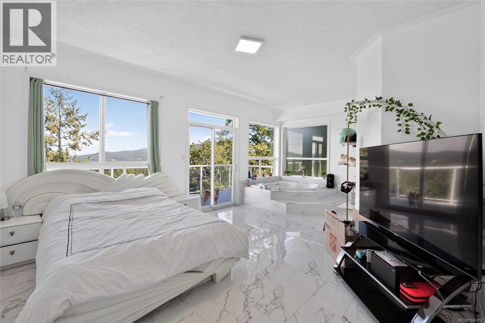 6093 Chippewa Rd - 7