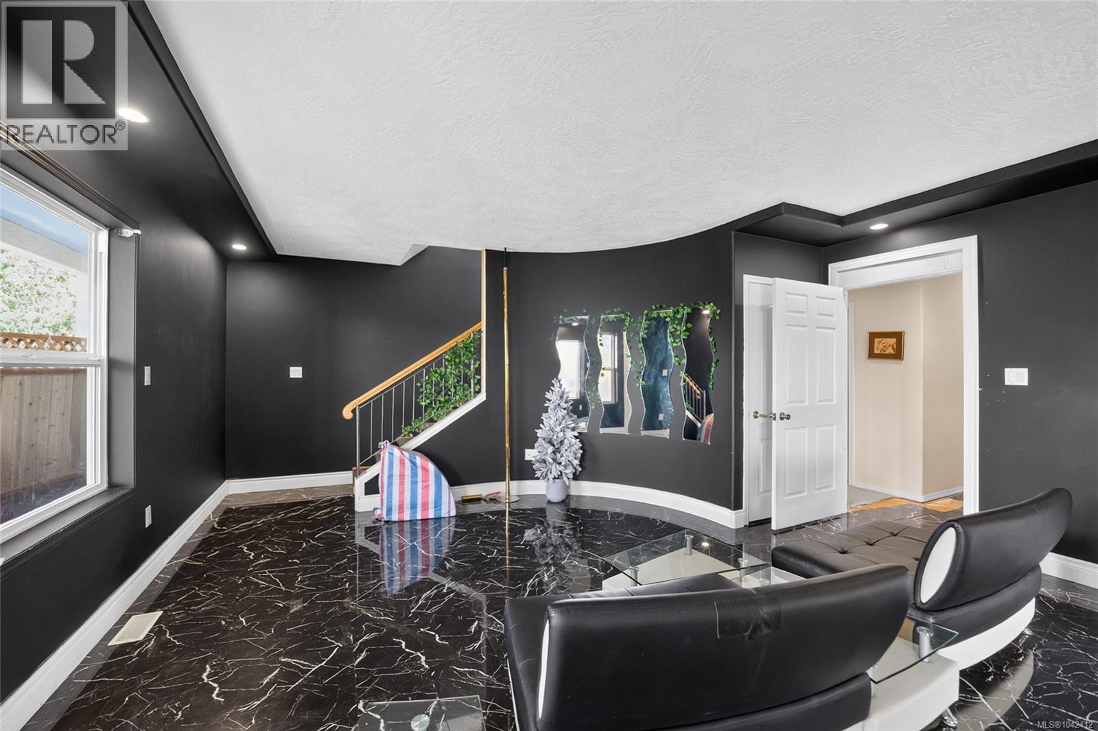 6093 Chippewa Rd - 42