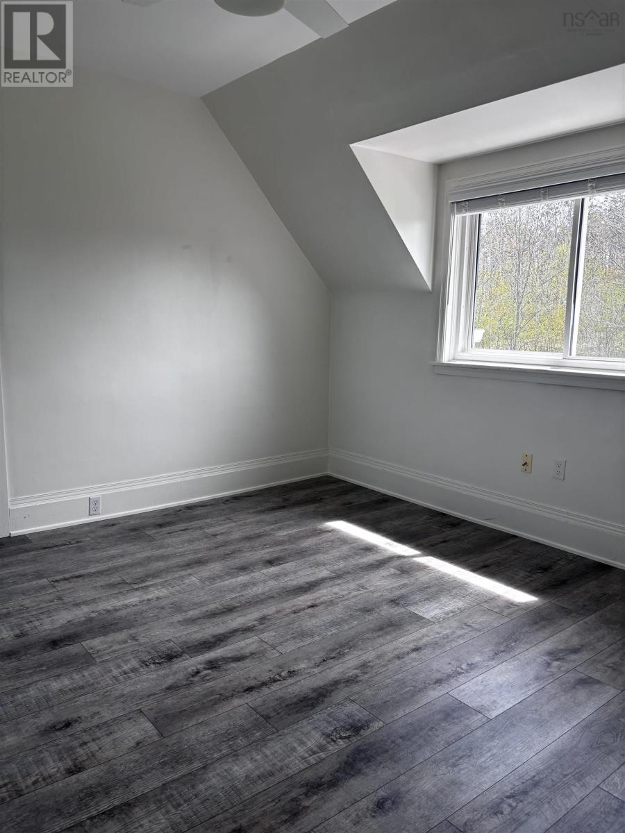 1745 Victoria Street - 25