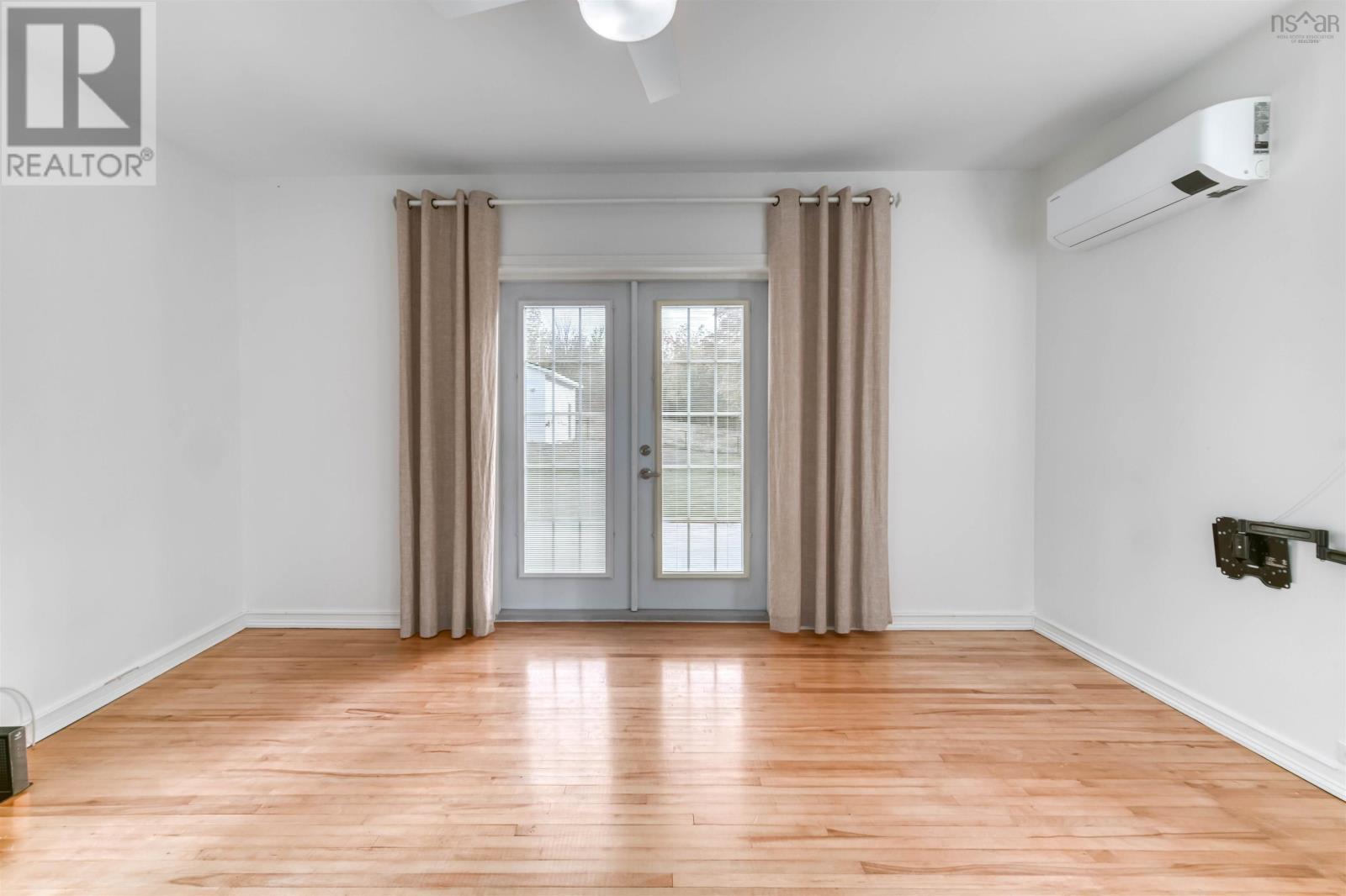 1745 Victoria Street - 32