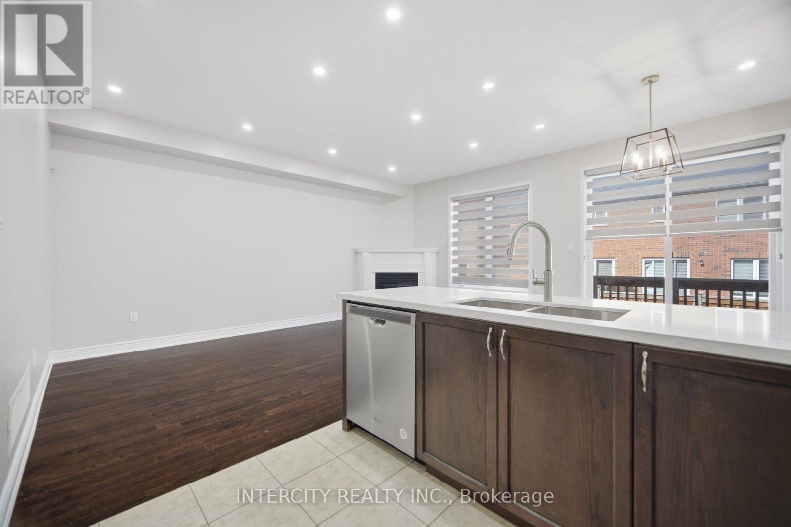 55 LOFTSMOOR DRIVE - 16