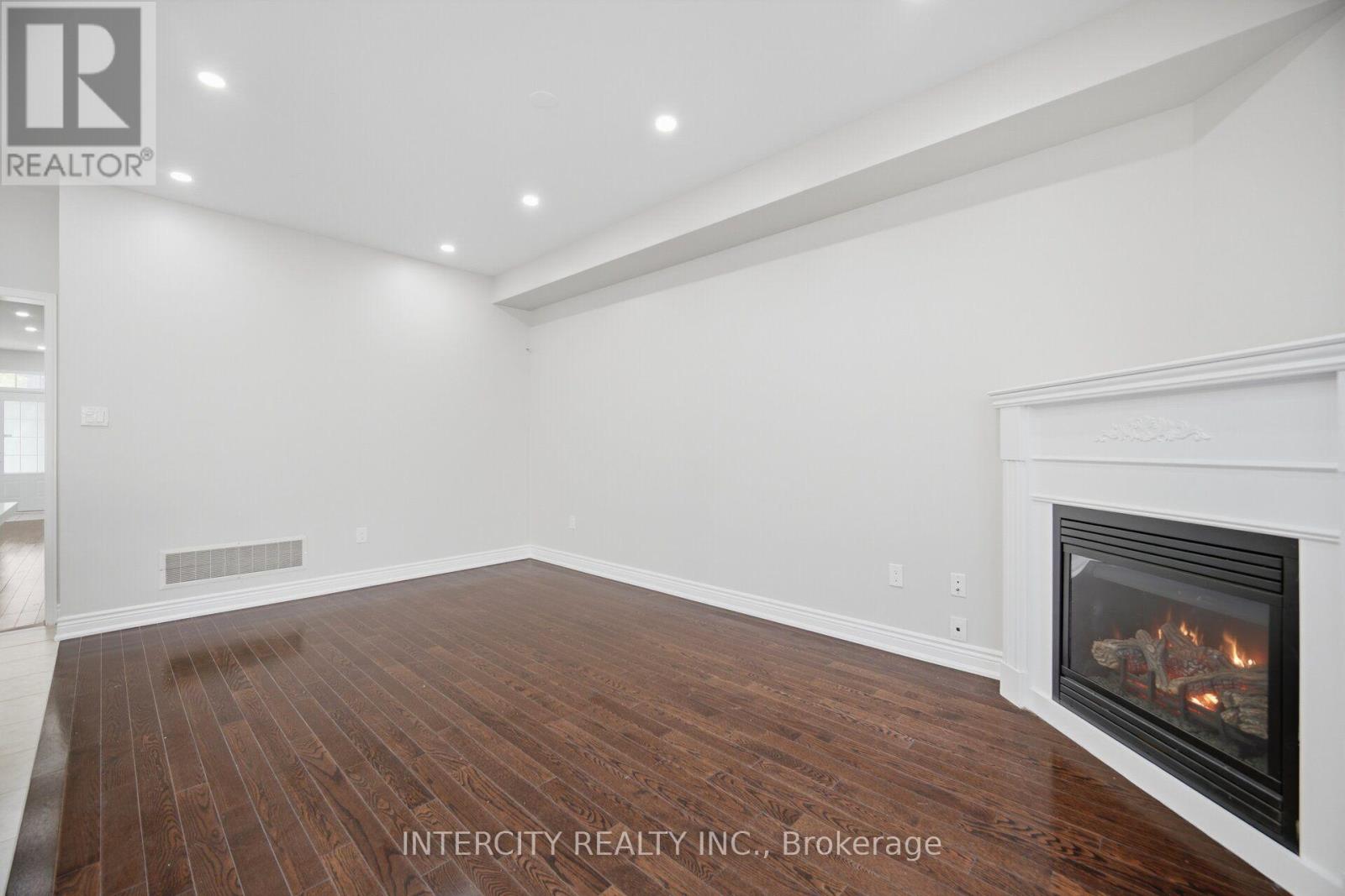 55 LOFTSMOOR DRIVE - 20