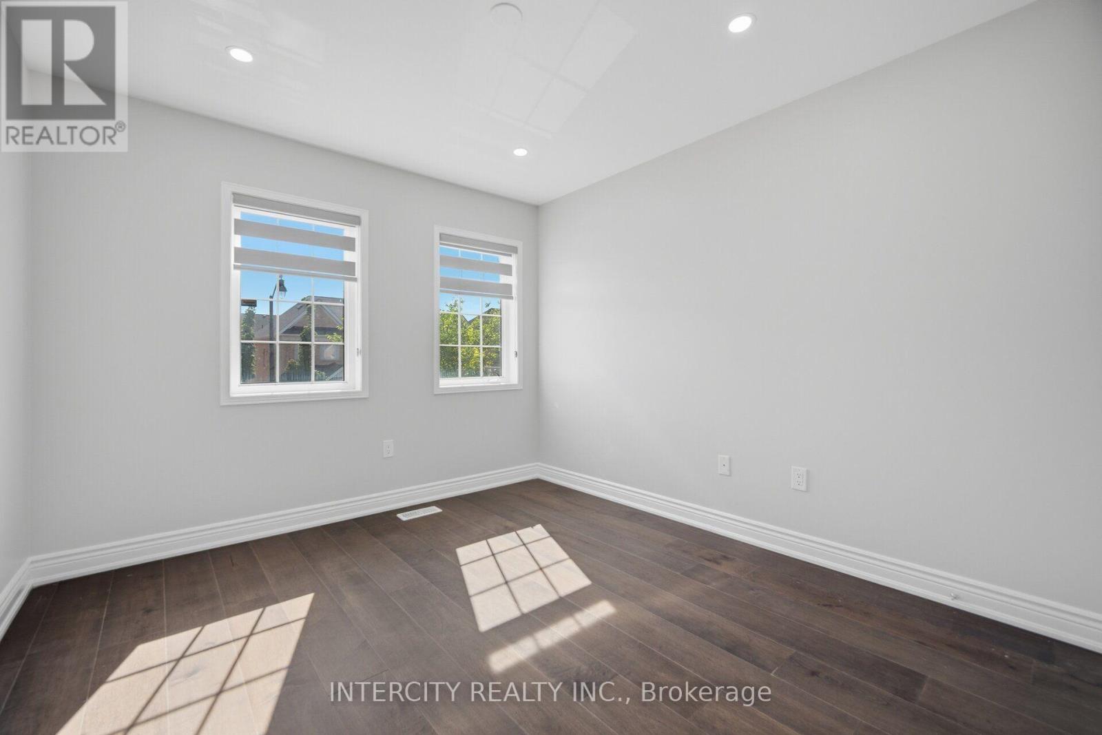 55 LOFTSMOOR DRIVE - 36
