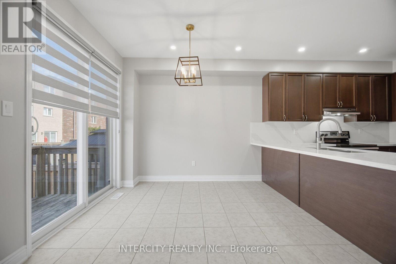 55 LOFTSMOOR DRIVE - 23