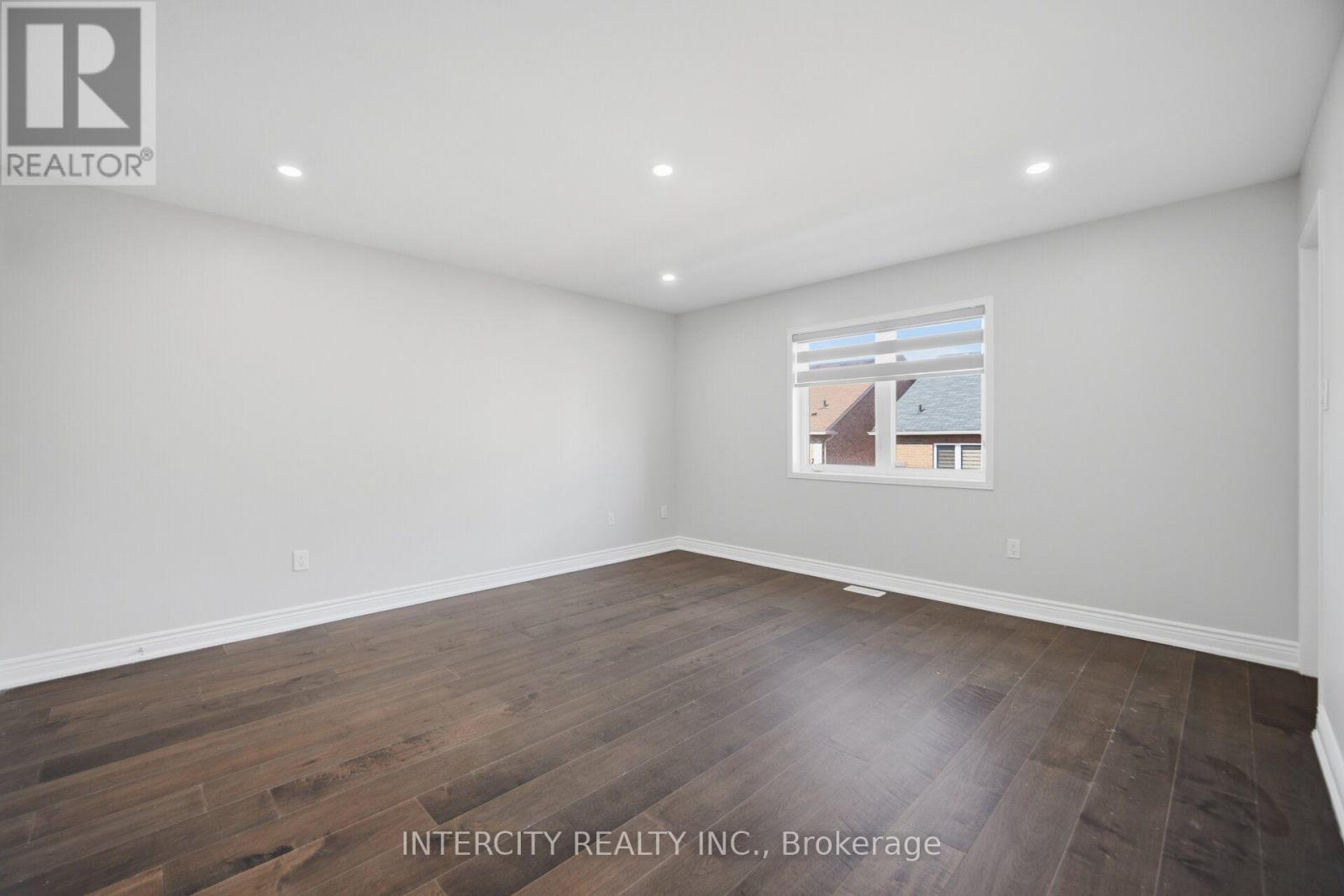 55 LOFTSMOOR DRIVE - 31