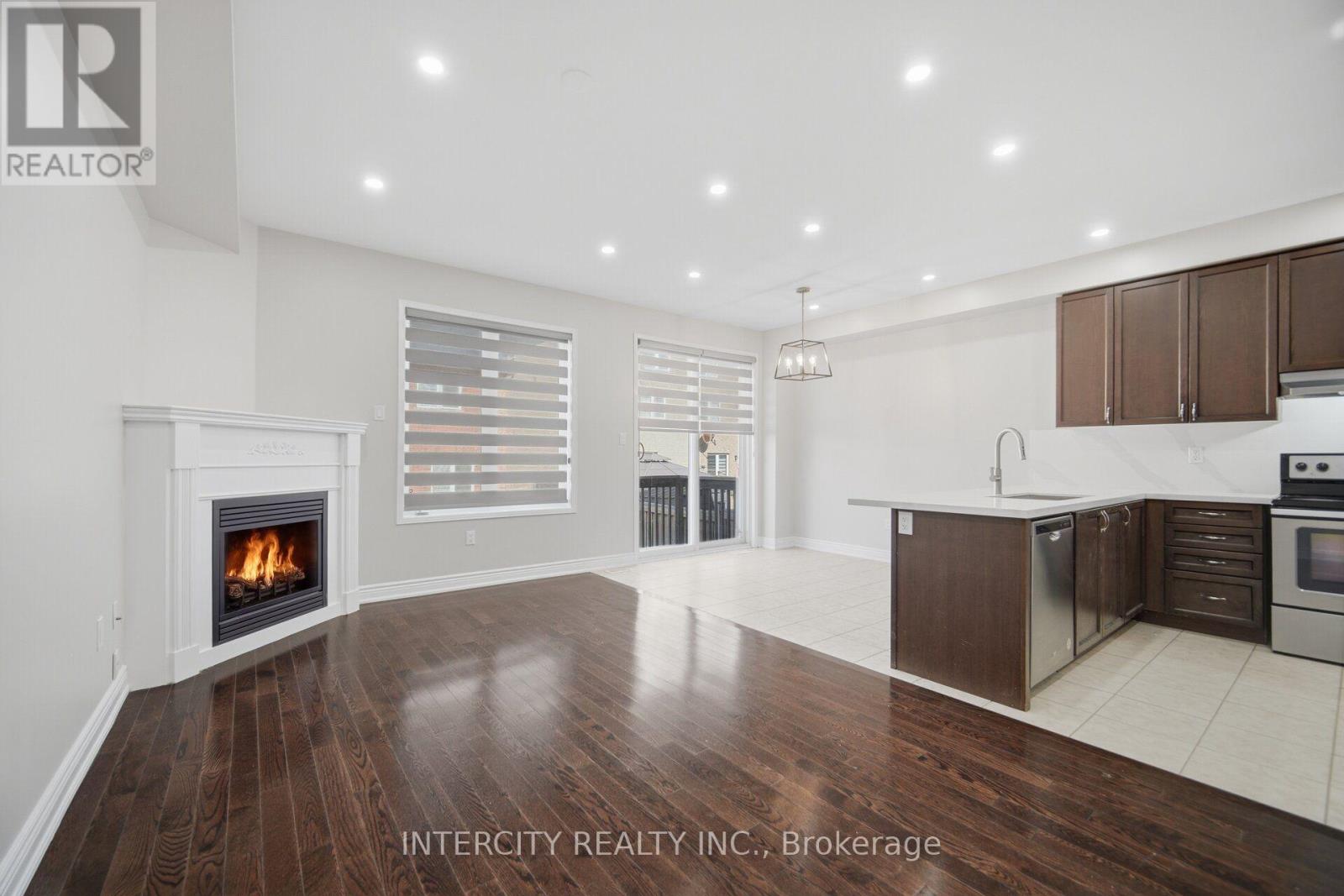 55 LOFTSMOOR DRIVE - 21