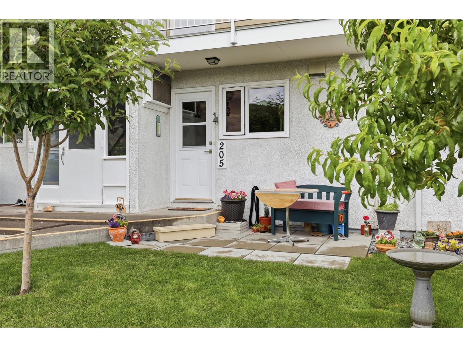 #205 825 Hill Street - 3
