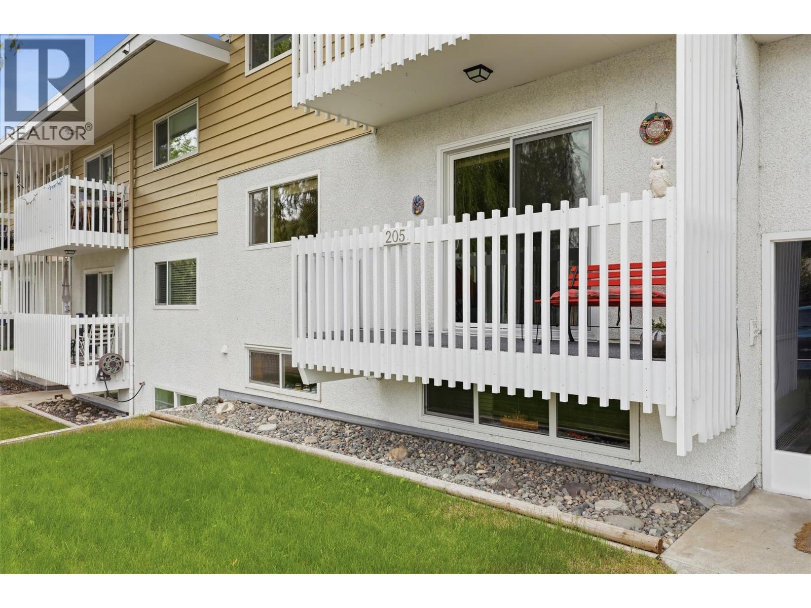 #205 825 Hill Street - 52