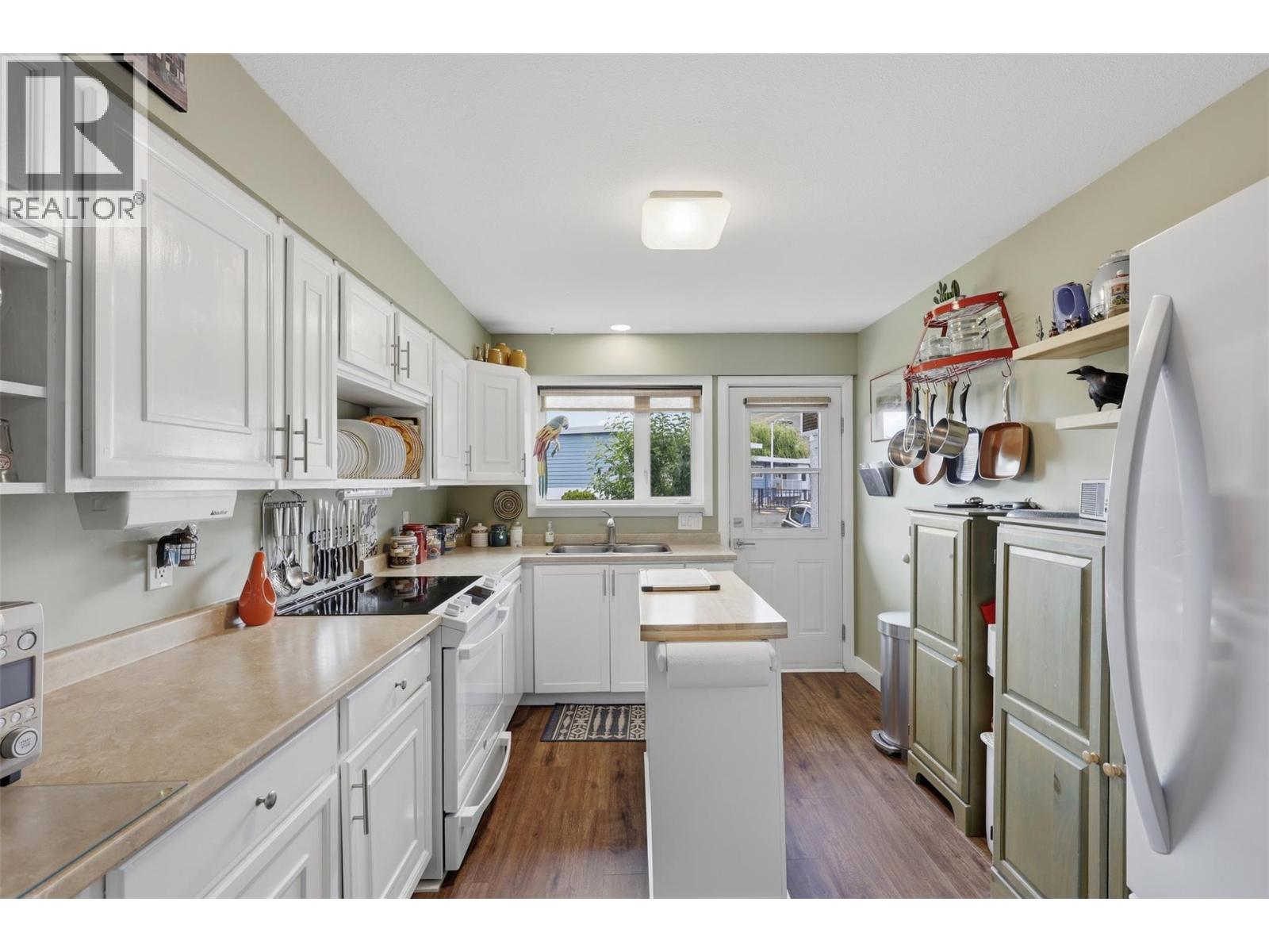 #205 825 Hill Street - 6