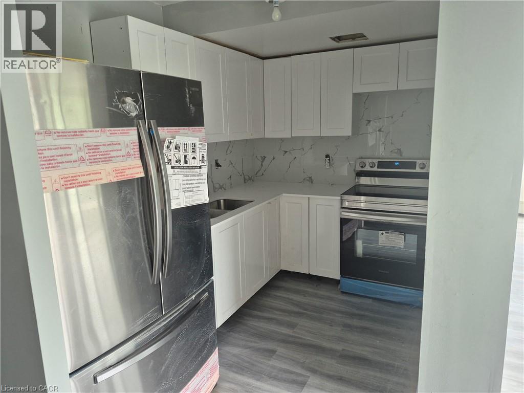 #708 150 CHARLTON Avenue E - 4