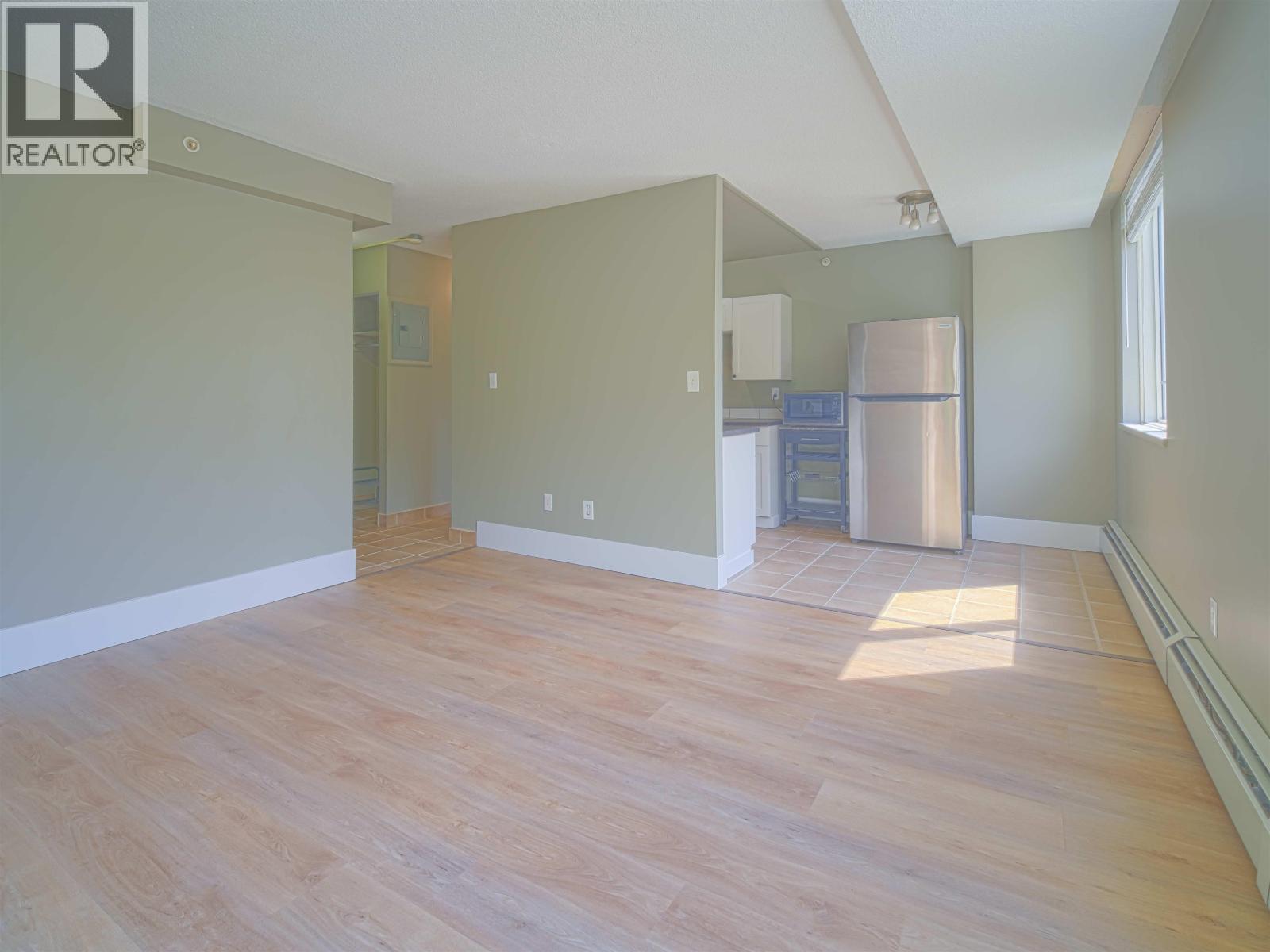 #406 1501 QUEENSWAY STREET - 8