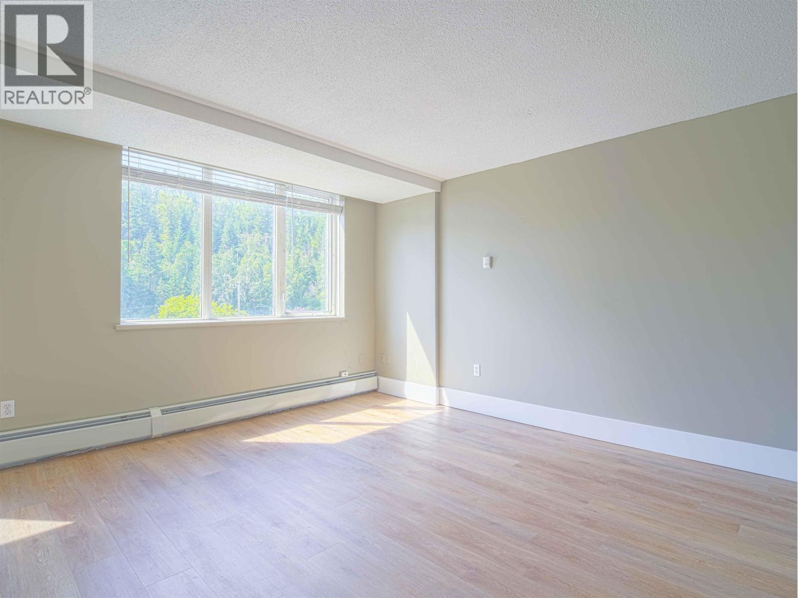 #406 1501 QUEENSWAY STREET - 9