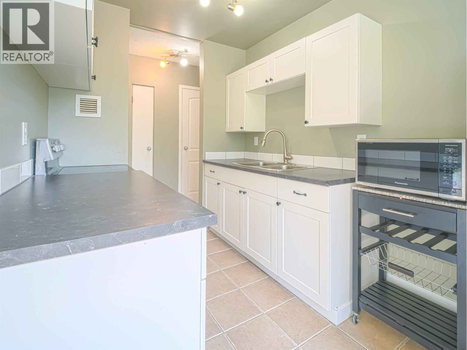 #406 1501 QUEENSWAY STREET - 4