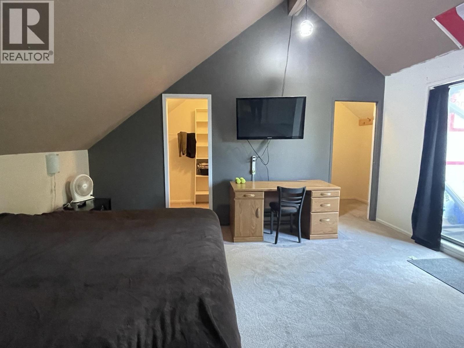 #10 4832 LAZELLE AVENUE - 18