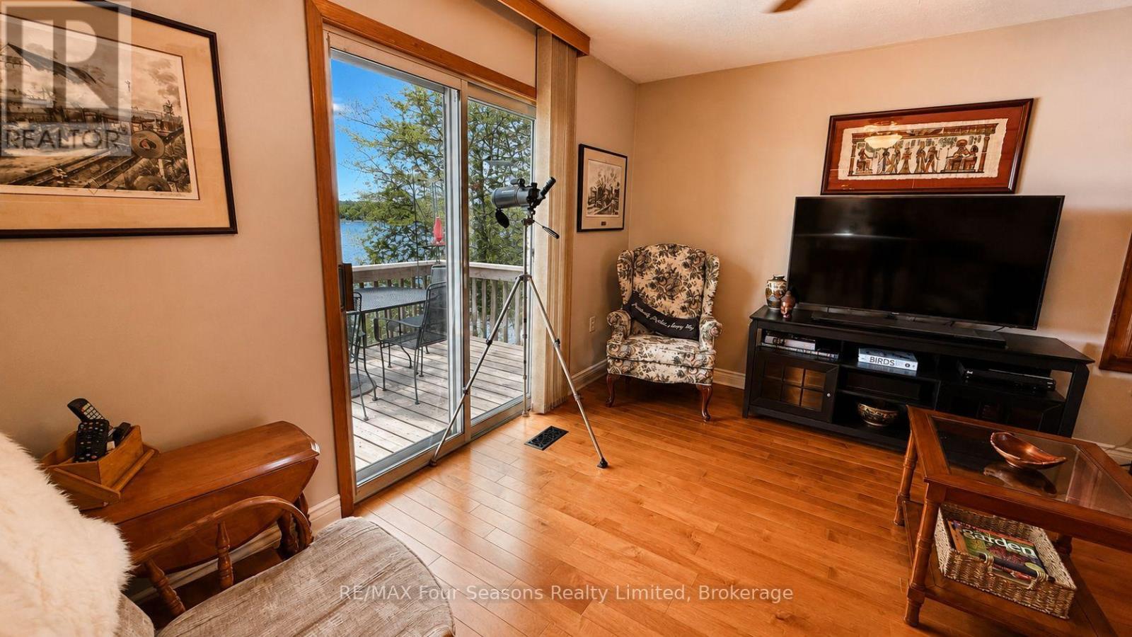 52 SHORE DRIVE - 20