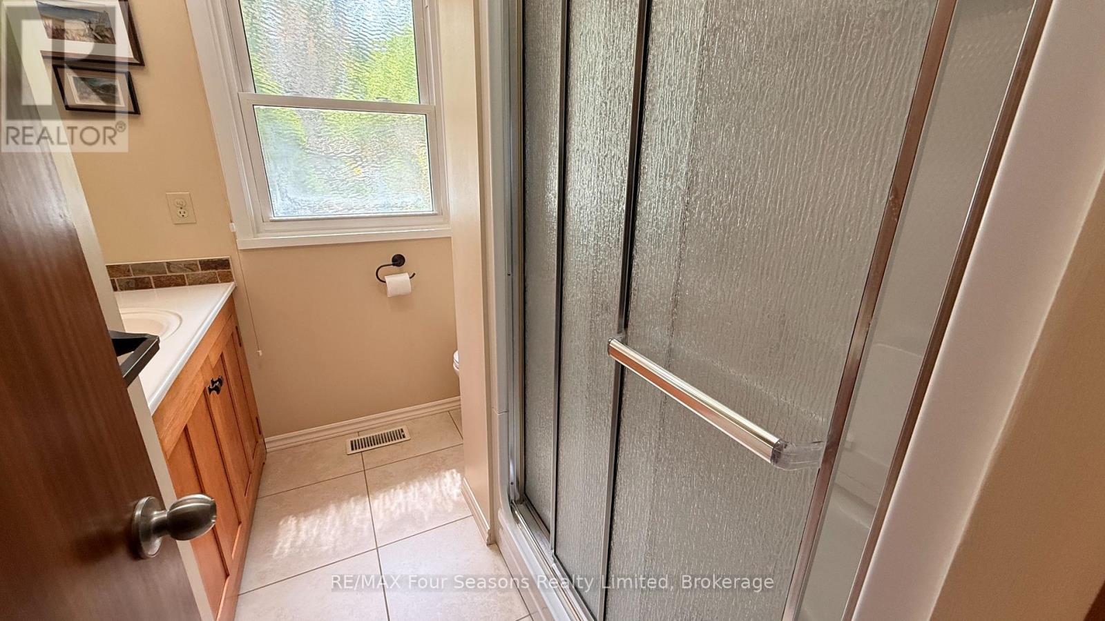 52 SHORE DRIVE - 26
