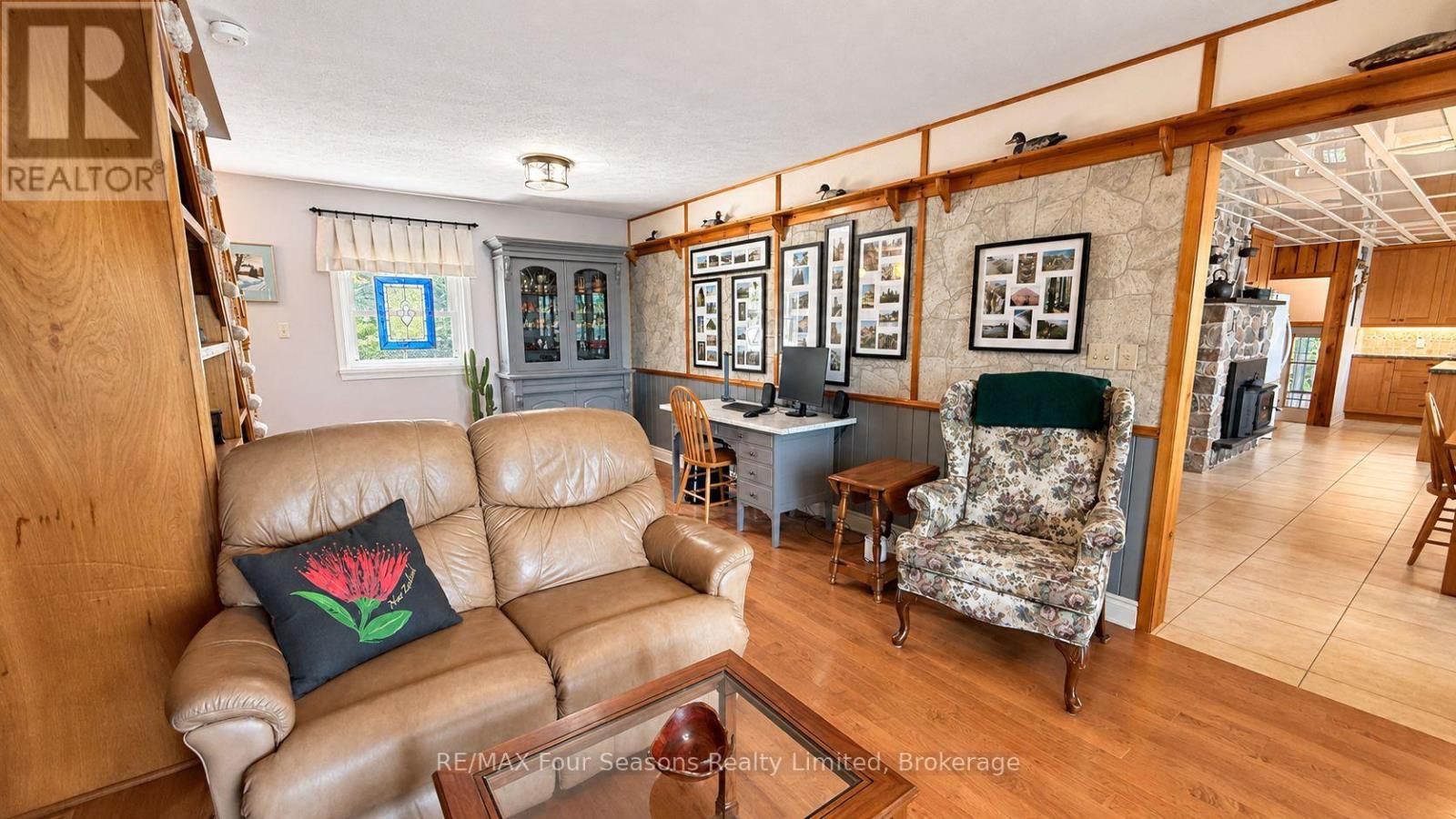 52 SHORE DRIVE - 19