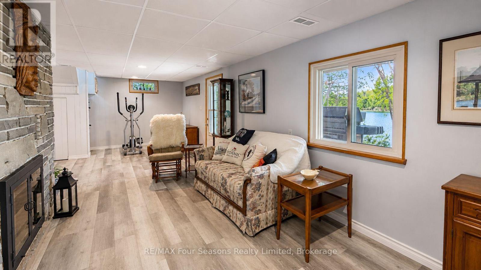 52 SHORE DRIVE - 33