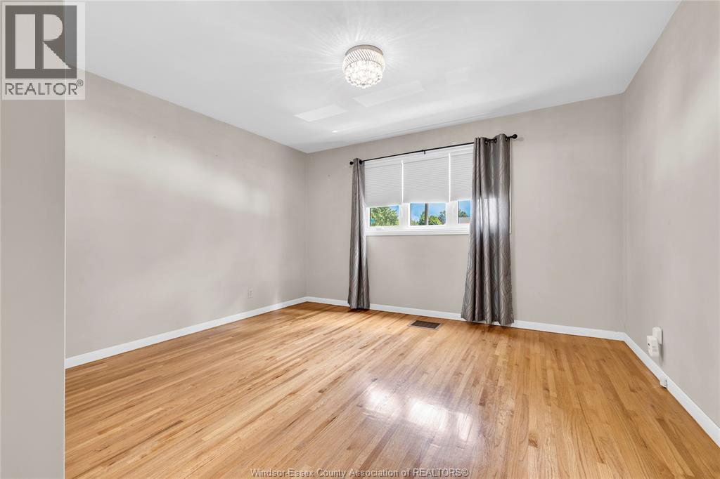 3483 DOUGALL - 22