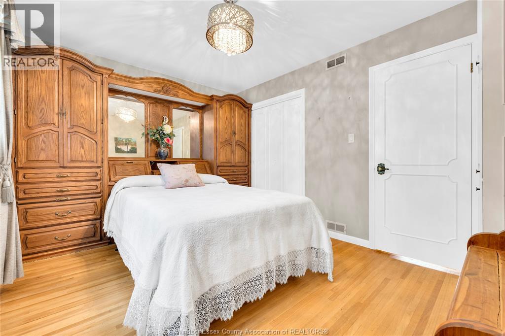 3483 DOUGALL - 26