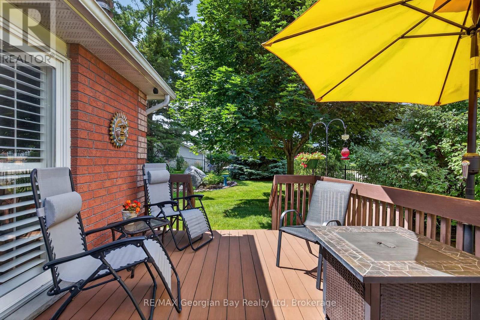 #13 90 BURKE STREET - 34
