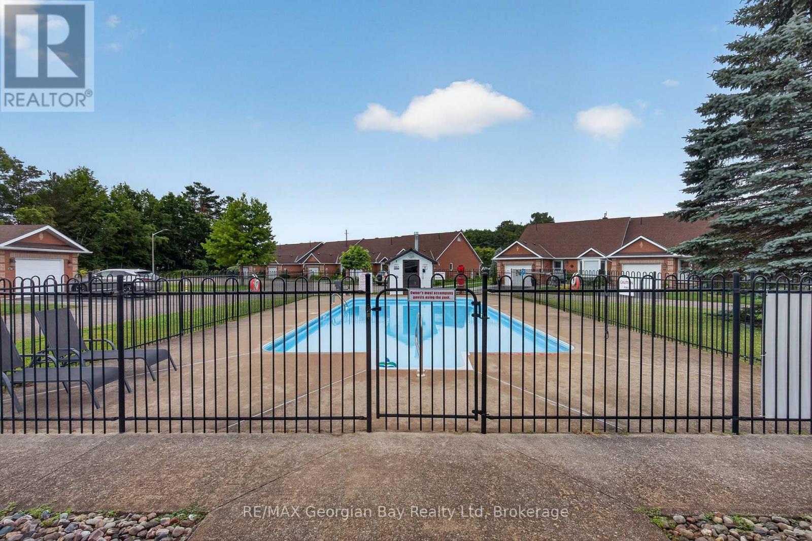 #13 90 BURKE STREET - 40