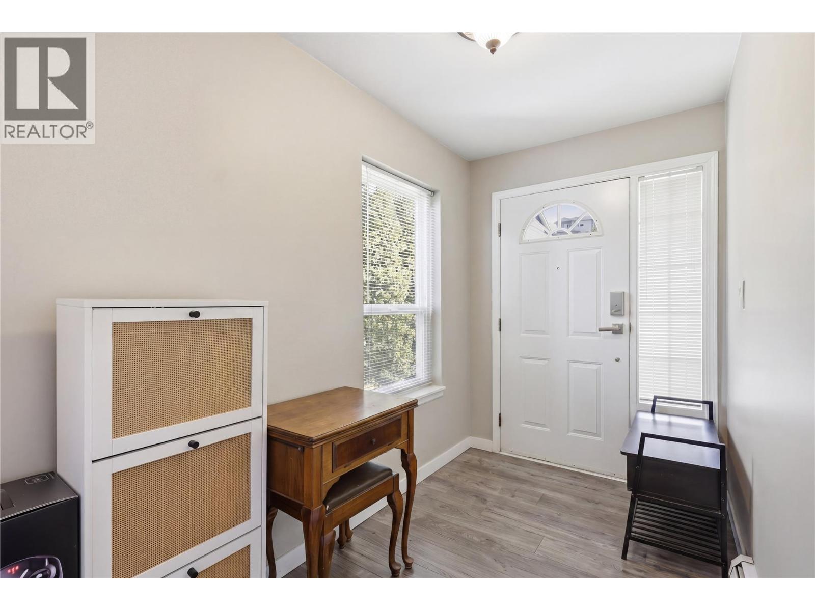 #7 750 Dunrobin Drive - 3