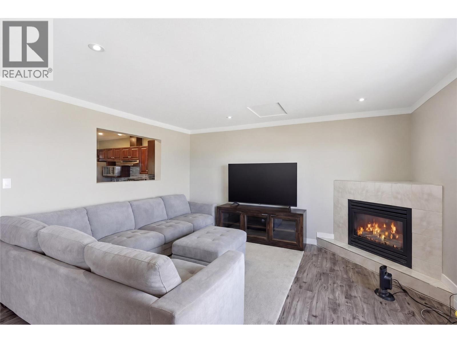 #7 750 Dunrobin Drive - 4