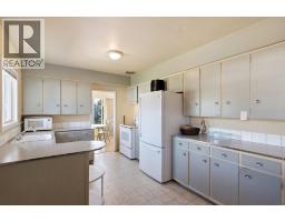 Kitchen - 2362 Abbott Street, Kelowna, BC V1Y1E6 Photo 7