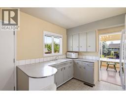 Dining room - 2362 Abbott Street, Kelowna, BC V1Y1E6 Photo 8