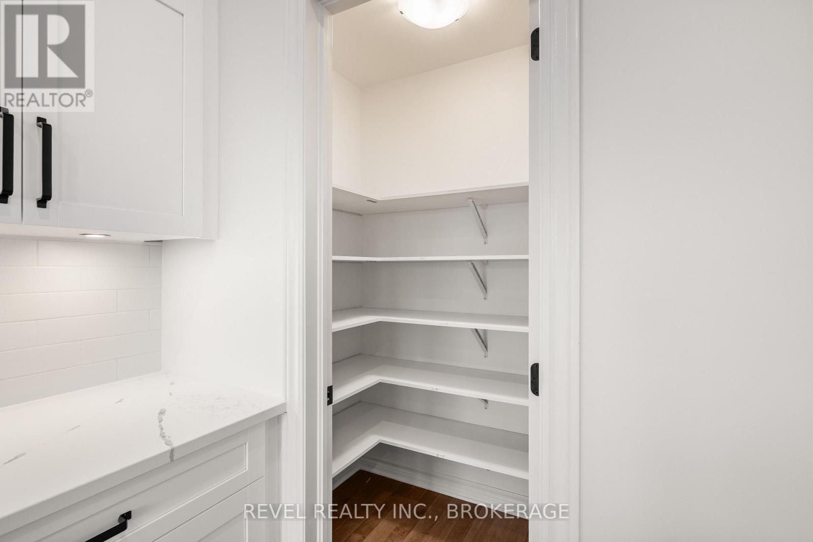 1075 BARROW AVENUE - 10