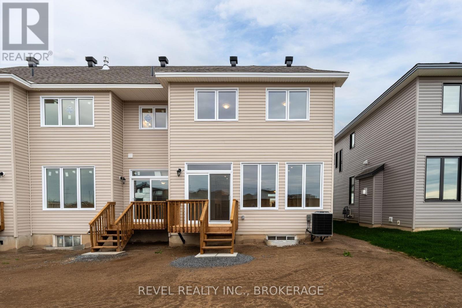 1075 BARROW AVENUE - 35