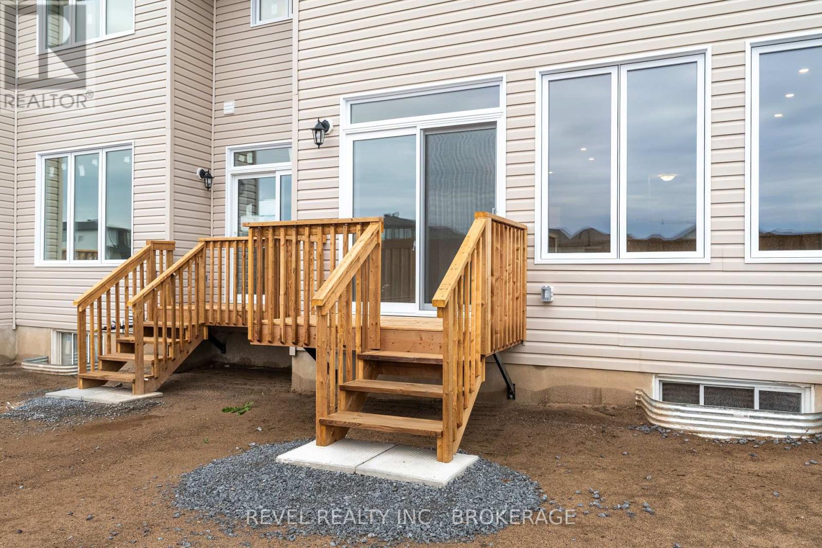 1075 BARROW AVENUE - 36