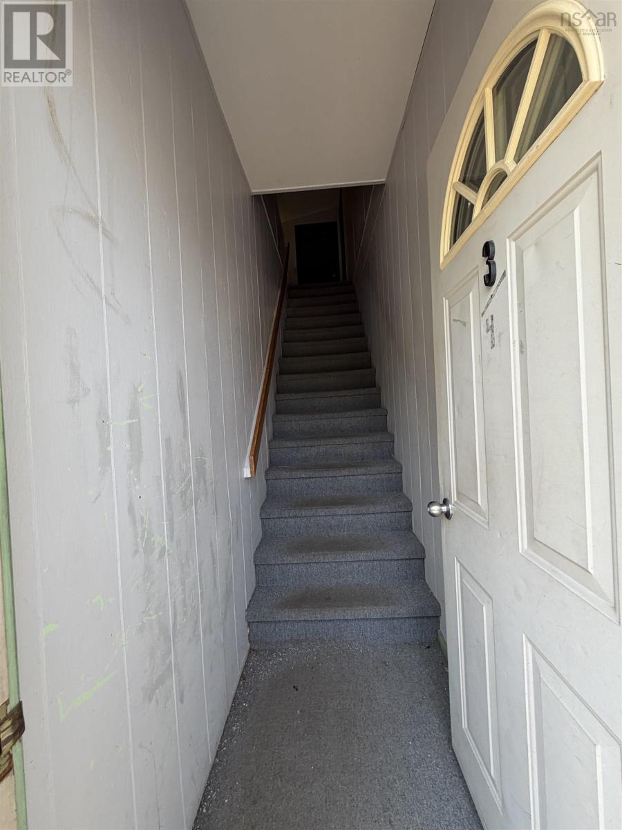 98 Victoria Street W - 23